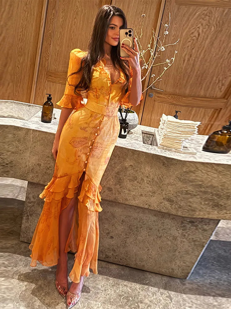 Casual women’s printed slim-fit dress with a V-neckline and half sleeves, designed to define the waist and flow elegantly around the hips. A stylish women’s dress for Spring and Summer 2026.